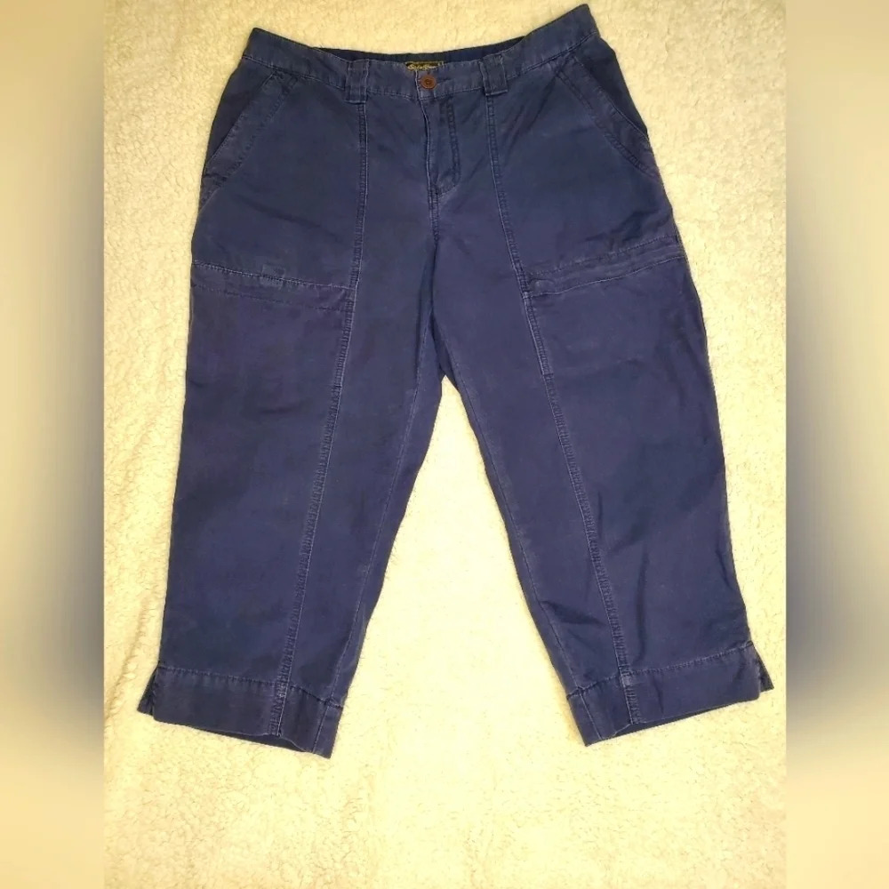 84. Eddie Bauer ~ 100% Cotton ~ Cargo Capris ~ Dark Blue ~ 10 Petite ~ Pockets - Picture 1 of 9